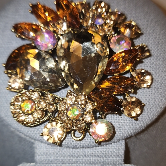 RHINESTONE EUC FAUX VINTAGE STYLE WEDDING BROOCH - Picture 2 of 3